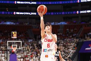 一把尖刀??楊舒予小組賽場均貢獻(xiàn)11分 投籃命中率達(dá)54.2%