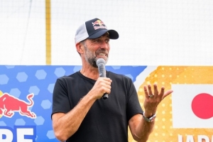 克洛普參加紅牛俱樂部大宮松鼠活動(dòng)，社媒曬照：感謝大家的歡迎