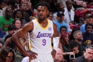 ??6次失誤太多了！布朗尼半場1中0未得分 拿到2板3助