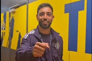 曼聯(lián)球員已抵達(dá)比賽現(xiàn)場，B費(fèi)領(lǐng)銜、新援庫尼亞和萊昂等悉數(shù)在列