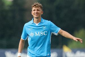 記者：沃爾夫斯堡與林德斯特倫達(dá)口頭協(xié)議，正與那不勒斯深入談判