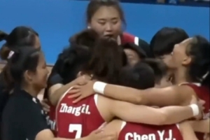 大運(yùn)會(huì)末節(jié)14分率隊(duì)逆轉(zhuǎn)日本女籃！田媛媛：想著咬下來(lái)我們就贏了