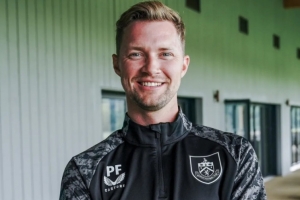 官方：伯恩利宣布挪威定位球?qū)＜遗翣?費爾德加盟球隊教練團隊