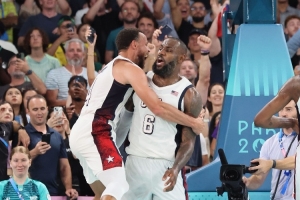 庫里：奧運(yùn)金牌絕不是輕輕松松拿到的 不然也不會(huì)慶祝得那么激動(dòng)