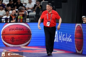 楊毅：別覺(jué)得亞洲杯無(wú)所謂 對(duì)籃協(xié)新領(lǐng)導(dǎo)班子來(lái)說(shuō)拿成績(jī)很重要