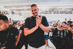 約基奇：休賽期在游泳池、賽馬、訓(xùn)練、陪家人 還吃美食、喝好酒