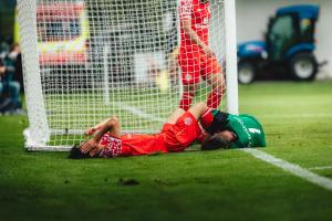 歸來將戴面具！美因茨官方：李在城熱身賽撞到門柱，雙側(cè)顴骨骨折