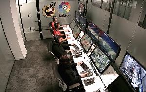 阿斯：西班牙足球?qū)⒁胼p量級VAR審核進(jìn)球點(diǎn)球，教練可提出挑戰(zhàn)