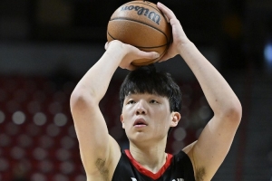 美媒：楊瀚森下肢力量&對(duì)抗不足 他要進(jìn)行增肌&關(guān)節(jié)強(qiáng)化訓(xùn)練