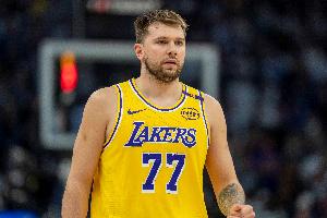 隊記：東契奇的身邊人士告訴我 他的心態(tài)是贏在當下??