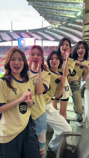 小姐姐們好美??韓國女團(tuán)ITZY擔(dān)任巴薩vs首爾FC驚喜嘉賓