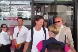 羅馬諾：羅馬新援吉拉迪抵達當?shù)亟邮荏w檢，轉(zhuǎn)會費總價1150萬歐