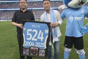 致敬傳奇！大連英博為老將38歲閻相闖舉行了退役儀式