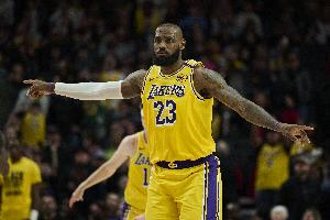 夸梅-布朗：詹姆斯?jié)M腦子只有生意 跟他打交道要么服從要么滾蛋