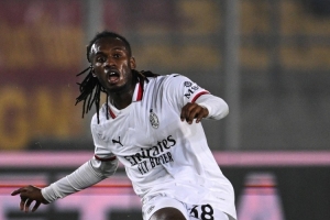 慢鏡頭：邦多希望留在米蘭爭(zhēng)取位置，想說(shuō)服阿萊格里