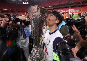 澳波：孫興慜是能團結(jié)球隊的領(lǐng)袖 我曾鼓勵球員們?yōu)樗A得歐聯(lián)杯