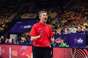 媒體人：亞洲籃球?qū)用?郭指導(dǎo)顯然更相信防守至上&高強(qiáng)度逼搶圍堵