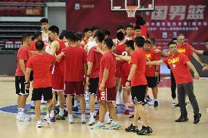 媒體人：看出來中國隊這段時間惡補攻聯(lián)防轉(zhuǎn)移球 耐心傳導(dǎo)造機會