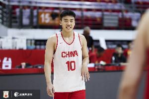 媒體人：中國隊上半場表現(xiàn)還算不錯 防守稍有松懈 王俊杰真是寶藏