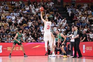 媒體人：胡明軒給內(nèi)線吊球潤物細無聲 但本場他個人進攻毫無感覺