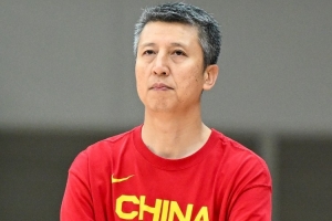 媒體人：現(xiàn)有這個陣容 郭士強比較喜歡一大四小 三后衛(wèi)在場