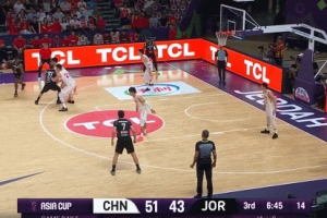 很拼！胡明軒旋轉(zhuǎn)跳躍助王俊杰空籃 中國男籃領(lǐng)先優(yōu)勢(shì)重回兩位數(shù)