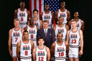 真的強！1992年的今天：美國男籃夢一隊8戰(zhàn)沒叫過暫停+全勝奪冠