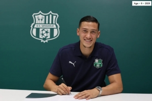 現(xiàn)擔任印尼國家隊隊長，薩索洛官方：印尼歸化國腳伊澤斯轉(zhuǎn)會加盟