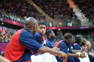 2012年的今天：美國(guó)男籃“夢(mèng)十隊(duì)”在倫敦奧運(yùn)會(huì)成功衛(wèi)冕