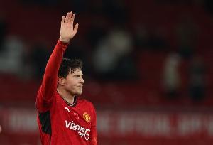 投奔滕帥？德天空：前曼聯(lián)后衛(wèi)林德洛夫被推薦給藥廠，后者在評(píng)估