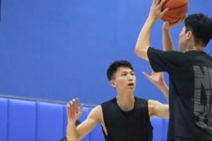 寧波男籃曬球隊訓練視頻：進攻看天賦 防守看態(tài)度