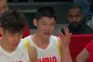 胡金秋：場(chǎng)上流血只是因?yàn)槠屏藗€(gè)小口子 不會(huì)影響后邊的比賽