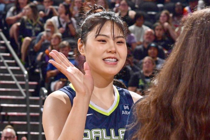 李月汝談隊(duì)友麥伊莎喂球：她總跟我說“去背打&我給你傳球”