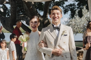 女大三，抱金磚！日本國腳堂安律的妻子曬婚禮照，幸福無比