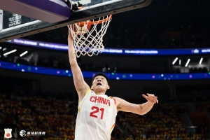 胡金秋：兄弟們做到了 終于拼到了四強(qiáng) 完成了一個(gè)目標(biāo)