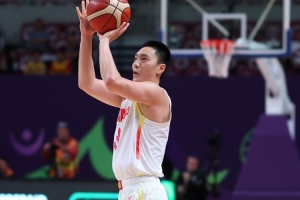 媒體人：胡明軒打15擋拆不是他個(gè)人的問題 CBA后衛(wèi)都習(xí)慣這么打了