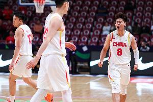 希望無(wú)大礙！趙睿半場(chǎng)三分2中2&罰球2中2得到8分2助 拼至受傷離場(chǎng)