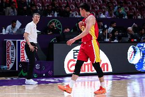 媒體人：中國(guó)男籃比預(yù)期的更強(qiáng)勢(shì) 新西蘭為身高短板付出了代價(jià)