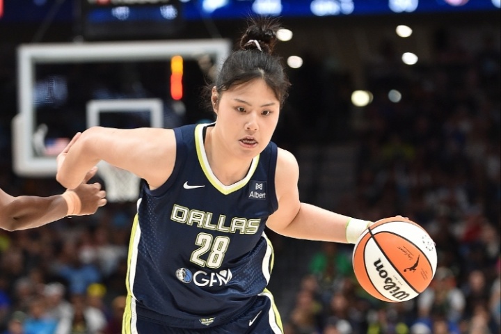 上上場(chǎng)20分新高！上一場(chǎng)受傷！李月汝左膝受傷明日比賽出戰(zhàn)成疑