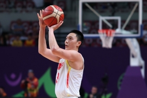 媒體人：哪怕胡明軒有一點(diǎn)小起伏都會(huì)被冷嘲熱諷 他都是默默打球