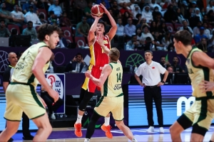 中國男籃千萬別背上想贏怕輸?shù)陌?進攻端需要更多人敢于站出來