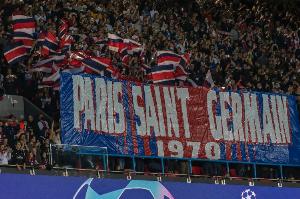 隊(duì)報(bào)：南特主場禁止穿巴黎球衣入場 巴黎球迷賽前去南特商店買T恤