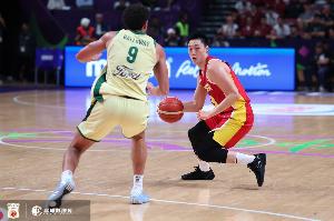 網(wǎng)友：胡明軒為啥不扣一個(gè)？丁佳寧：能問出這種問題 智商不太高