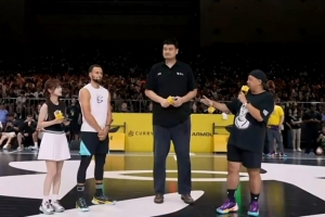 夢幻聯(lián)動！姚基金與庫里品牌公益合作 姚明與庫里同框