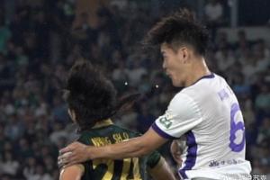 太疼了！王獻(xiàn)鈞爭(zhēng)頂撞飛兩顆牙，瞬時(shí)畫(huà)面被抓拍到????