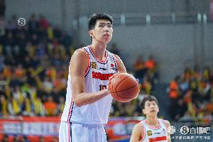 直播吧：北控、遼寧、同曦、廣東正積極談判交易徐昕&王嵐嵚等人