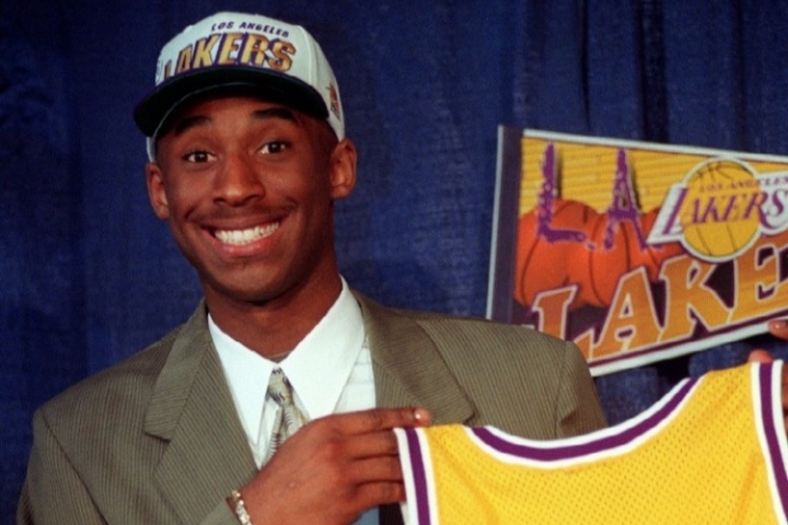 美媒：華納兄弟正在籌備一部科比傳記電影《在第8順位被選中》