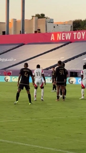 場邊視角??看孫興慜任意球直掛死角