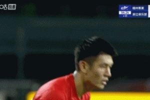 楊一虎任意球頗具威脅，趙博再次將球神勇?lián)涑觯? >
                                        </div>
                                    </div>
                                    <div   id=