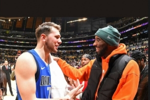 好像就在昨天！東契奇轉(zhuǎn)發(fā)自己與科比最后的合照致敬曼巴日